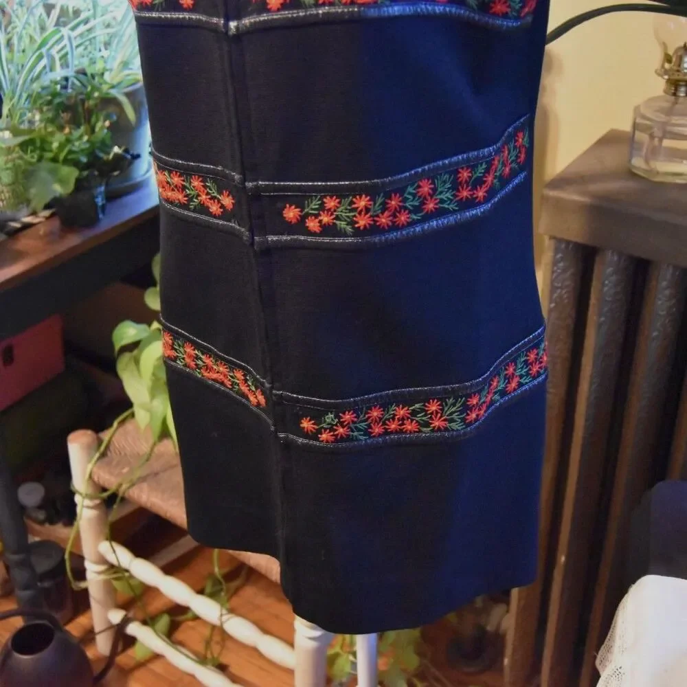 Vintage 60s-70s Shayne Knitwear Edelweiss Tunic Vest Wool Black Size Medium